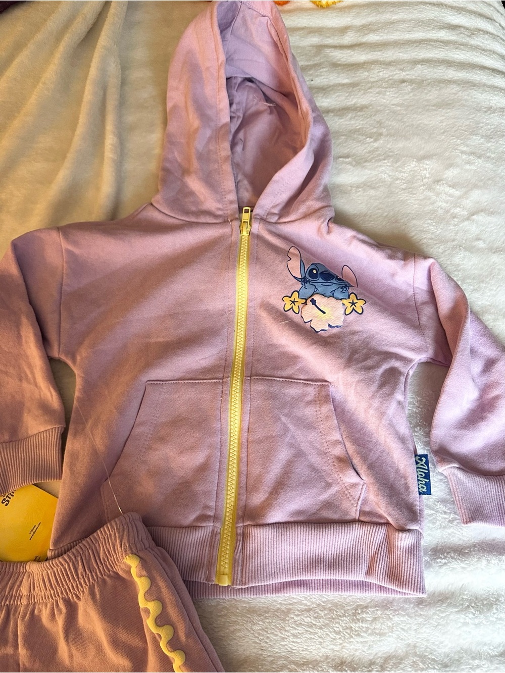 ALOHAS Lavender Kids Zip-Up Hoodie with Stitch Graphic and Yellow Zipper